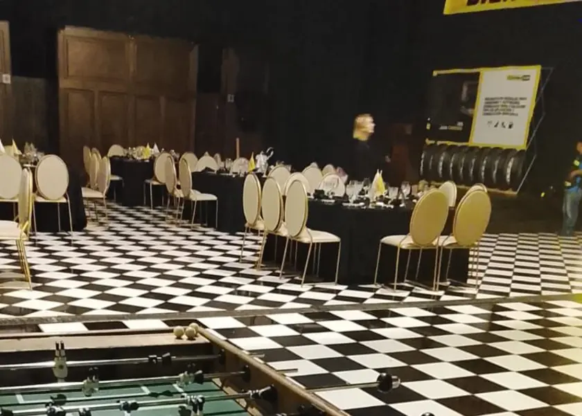 Desde manteles y mesas hasta futbolitos para tus eventos