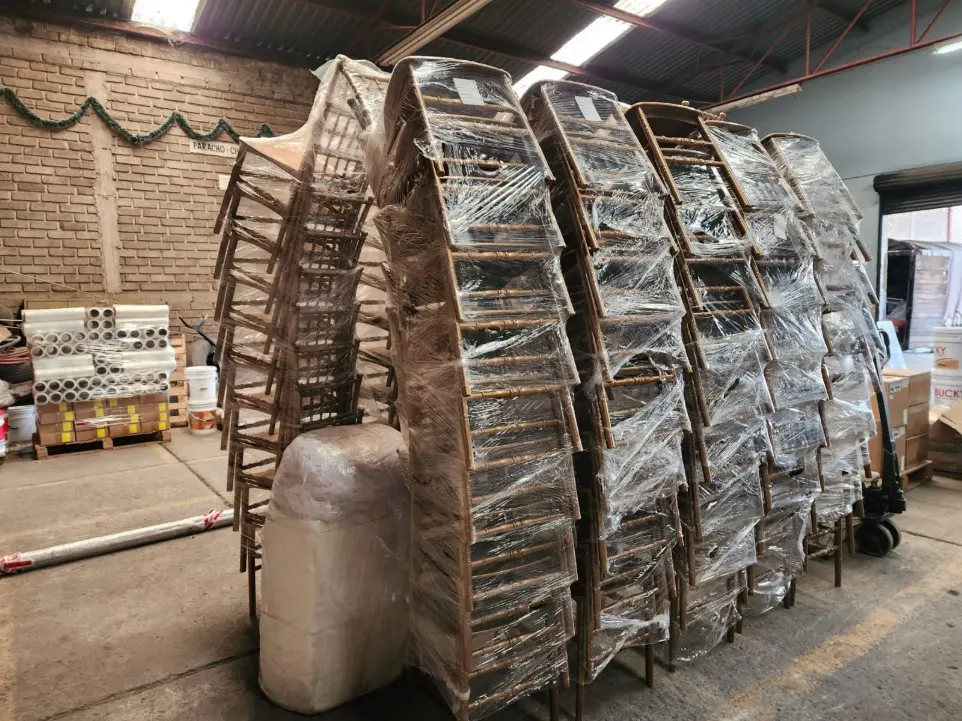 Entrega de sillas vendidas